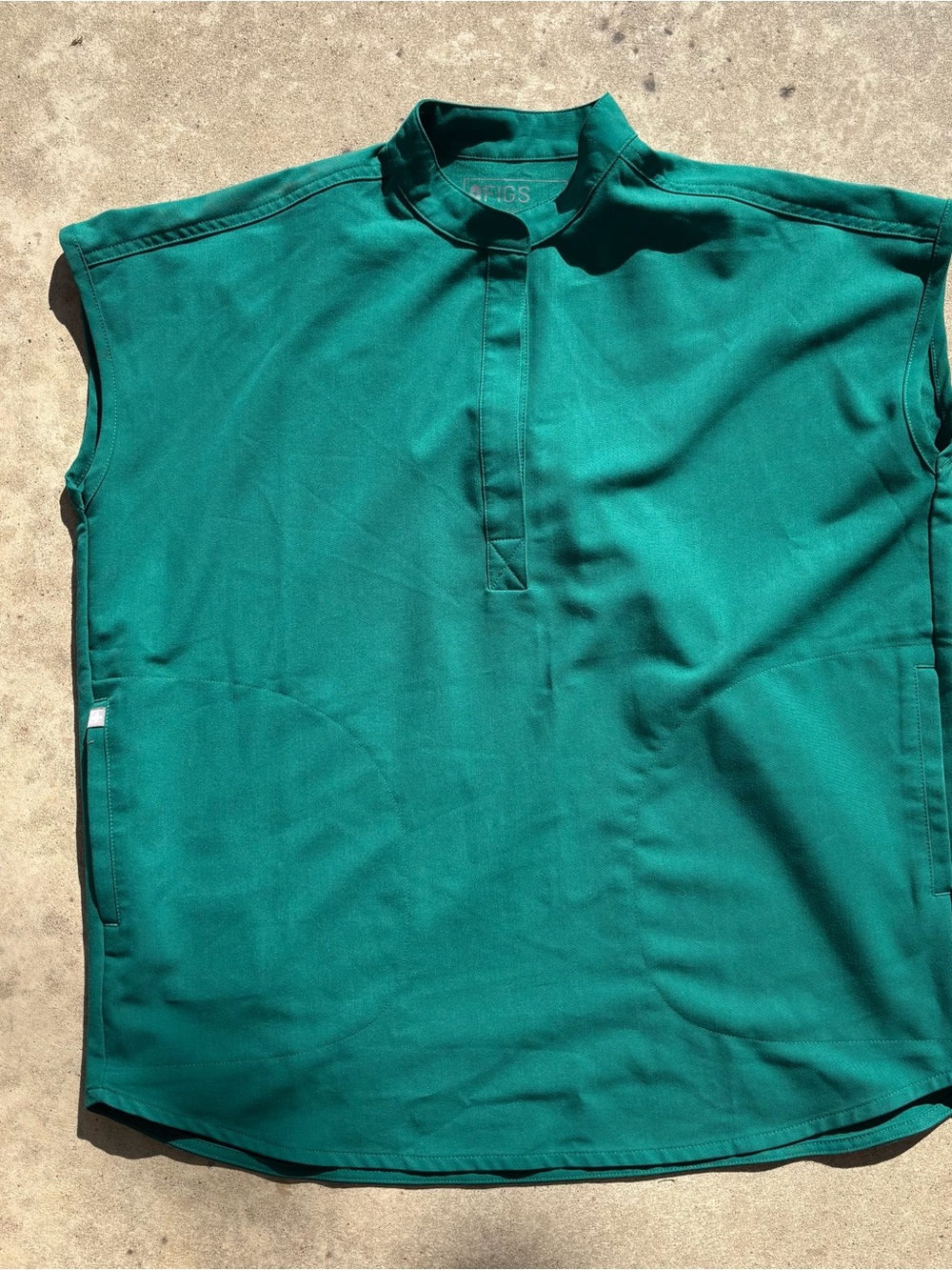 FIGS XS Rafaela Mock-Neck Top in Emerald Green